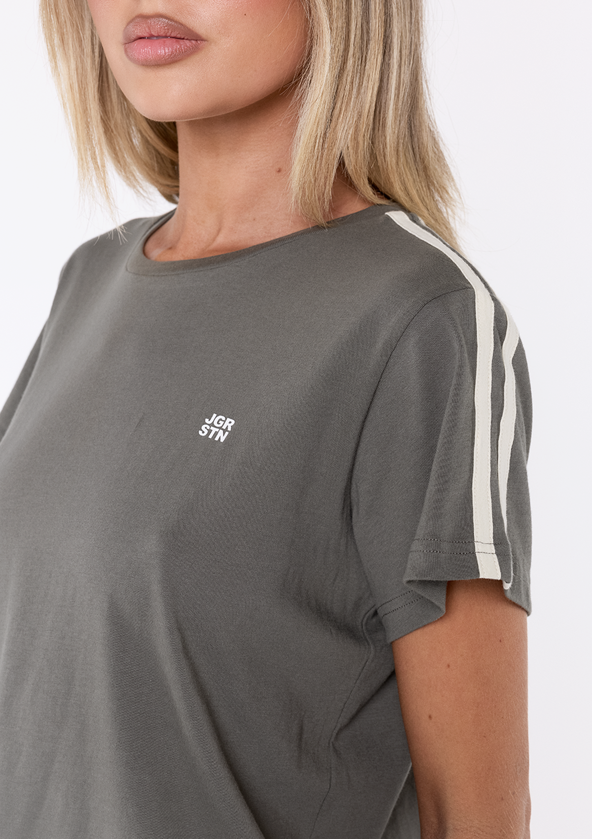 BILLIE 90'S FIT T-SHIRT