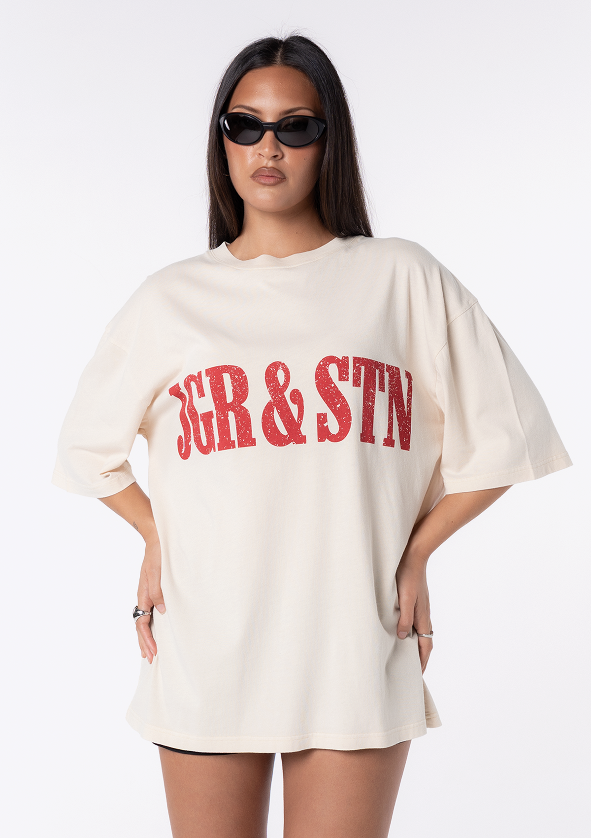 Beige and red oversized T-shirt – Jagger & Stone Arizona Oversized Tee, with J&S branding across the front